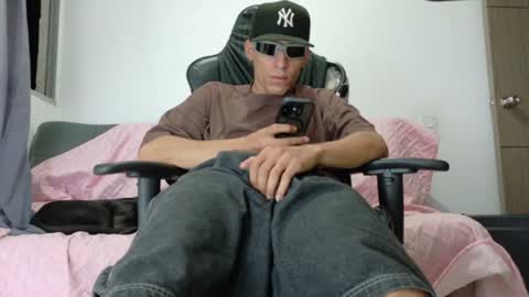 evil_boss1 online show from July 7, 12:21 am
