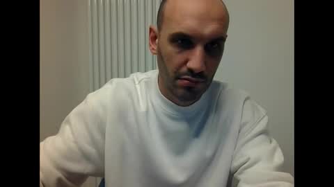 Snapshot of extr0 chatting on November 1, 11:09 pm Extro online show from November 1, 11:09 pm