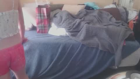 eyeswall0w online show from February 19, 2:02 pm