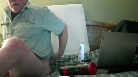 Snapshot of eyeswideshut63 chatting on February 12, 5:37 am Eyeswideshut63 online show from February 12, 5:37 am