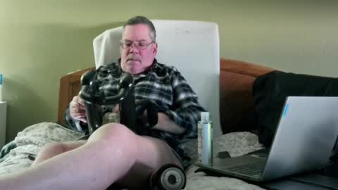 Snapshot of eyeswideshut63 chatting on December 20, 7:50 pm Eyeswideshut63 online show from December 20, 7:50 pm