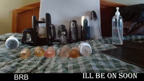 Snapshot of eyeswideshut63 chatting on December 22, 8:36 pm Eyeswideshut63 online show from December 22, 8:36 pm