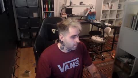 Snapshot of eytab chatting on October 16, 6:05 pm Eytab online show from October 16, 6:05 pm