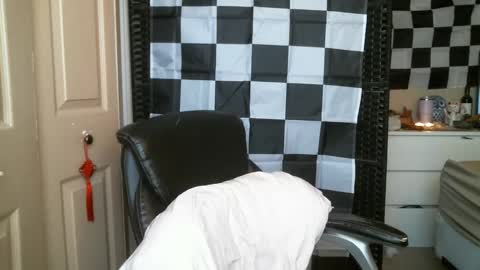 Snapshot of ezra_naamah chatting on January 8, 4:44 pm Ezra Naamah online show from January 8, 4:44 pm