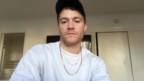 Snapshot of fairybae5 chatting on March 8, 12:42 am Travis online show from March 8, 12:42 am