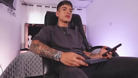 Snapshot of farid_jake_ chatting on February 18, 8:15 pm farid_jake_ online show from February 18, 8:15 pm