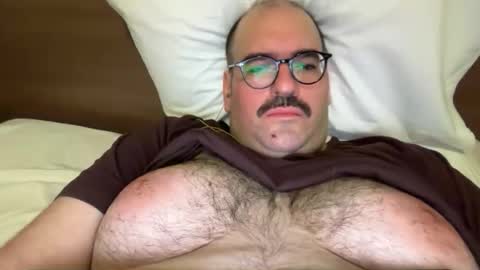 Snapshot of fatandfurry chatting on October 21, 11:07 pm Mammouth online show from October 21, 11:07 pm