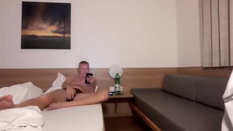 Max online show from November 10, 7:30 pm