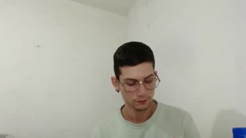 Snapshot of felipe227 chatting on October 24, 10:11 pm jhonatan felipe online show from October 24, 10:11 pm