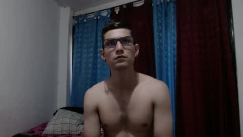 Snapshot of felipe227 chatting on February 9, 10:32 pm jhonatan felipe online show from February 9, 10:32 pm
