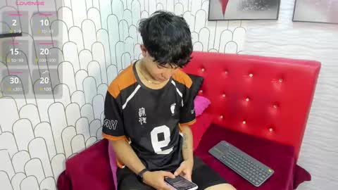 Snapshot of felipe_boy_18 chatting on March 6, 4:30 am felipe_boy_18 online show from March 6, 4:30 am