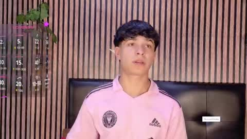 Snapshot of felipe_boy_18 chatting on October 24, 4:14 am felipe_boy_18 online show from October 24, 4:14 am