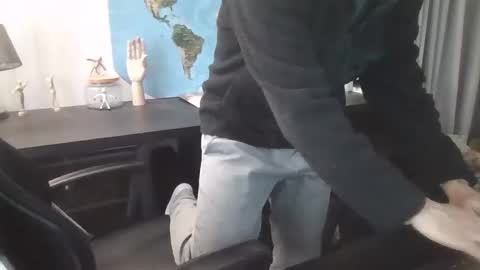 Snapshot of femdomsubby chatting on October 31, 6:39 am femdomsubby online show from October 31, 6:39 am