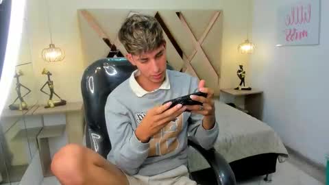 FER PHOENIX online show from December 21, 4:53 am