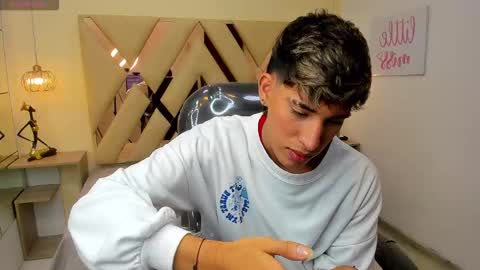 FER PHOENIX online show from February 1, 3:16 am