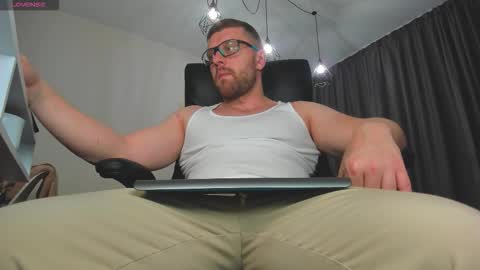 FindomGuyXXX online show from December 2, 9:07 pm
