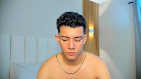 Nicolas online show from December 4, 1:51 pm