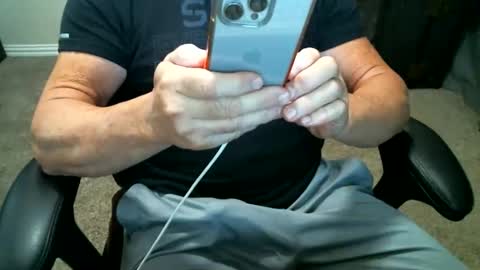 fitguy40 online show from November 28, 7:16 pm