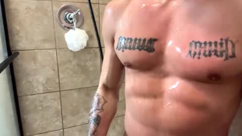 Snapshot of fithornyandtatted chatting on January 26, 6:27 pm Joey online show from January 26, 6:27 pm