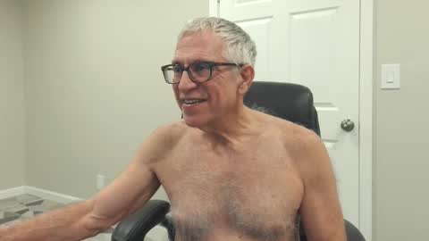 Snapshot of fitman999 chatting on December 14, 2:34 am Jon online show from December 14, 2:34 am