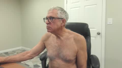 Snapshot of fitman999 chatting on December 25, 3:08 am Jon online show from December 25, 3:08 am