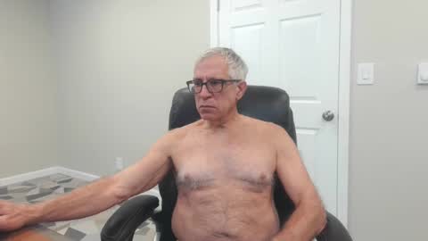 Snapshot of fitman999 chatting on December 22, 7:31 pm Jon online show from December 22, 7:31 pm