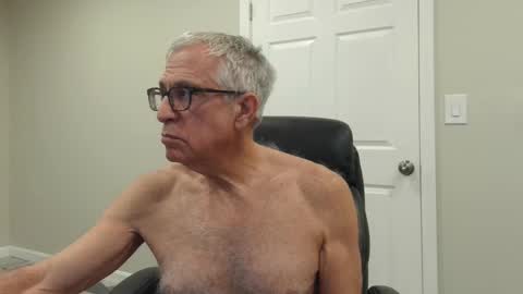 Snapshot of fitman999 chatting on December 15, 8:36 pm Jon online show from December 15, 8:36 pm