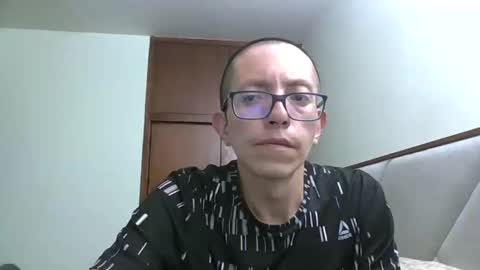 Snapshot of fonzi_flores chatting on October 4, 9:25 am fonzi_flores online show from October 4, 9:25 am