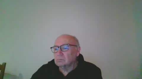 Snapshot of fra94 chatting on December 15, 12:29 am fra94 online show from December 15, 12:29 am