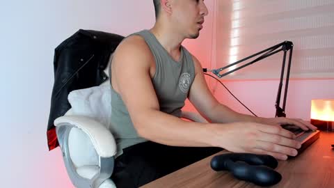 Snapshot of francodelacruz chatting on February 1, 12:16 pm Francum online show from February 1, 12:16 pm