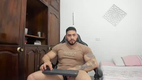 frank_foxx1 online show from June 20, 4:06 am
