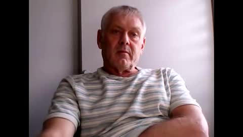 frannkboy61 online show from May 4, 5:15 pm