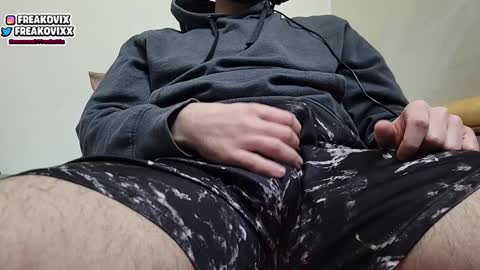 Snapshot of freakovix chatting on December 25, 11:53 pm FreakoVix      online show from December 25, 11:53 pm