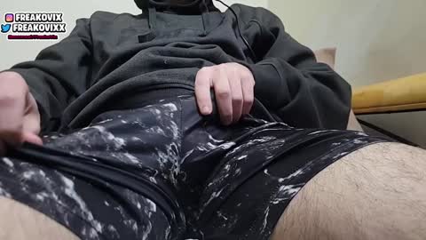 Snapshot of freakovix chatting on January 6, 9:32 pm FreakoVix      online show from January 6, 9:32 pm