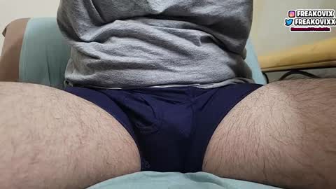 Snapshot of freakovix chatting on December 11, 12:45 am FreakoVix      online show from December 11, 12:45 am