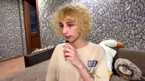 fred bucks online show from April 19, 1:32 pm