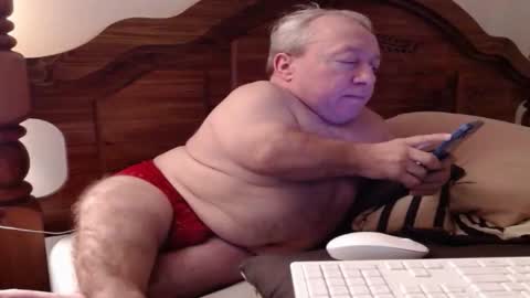 Snapshot of freemysoul4748 chatting on October 27, 3:53 am Cute Lil Man online show from October 27, 3:53 am
