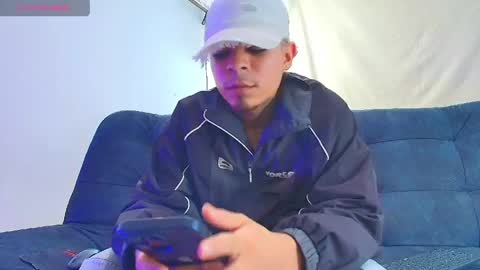 freyva_ online show from April 14, 5:18 am