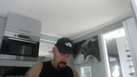 Snapshot of friskyneedsum chatting on October 23, 2:42 pm bob online show from October 23, 2:42 pm