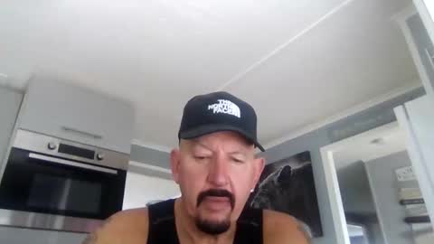 Snapshot of friskyneedsum chatting on October 13, 8:53 am bob online show from October 13, 8:53 am