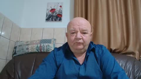 Snapshot of fullballs6 chatting on December 18, 3:37 am fullballs6 online show from December 18, 3:37 am