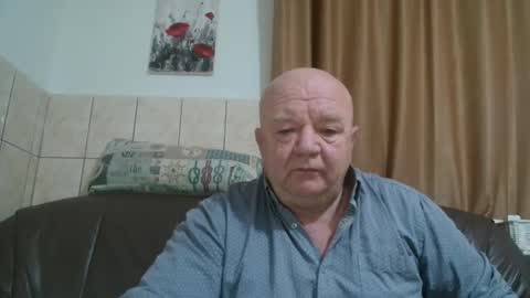 Snapshot of fullballs6 chatting on December 26, 2:12 am fullballs6 online show from December 26, 2:12 am