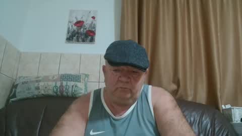 Snapshot of fullballs6 chatting on December 29, 1:24 am fullballs6 online show from December 29, 1:24 am