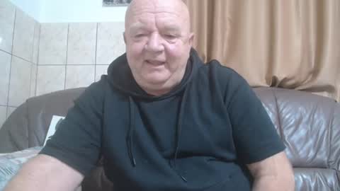 Snapshot of fullballs6 chatting on December 19, 3:07 am fullballs6 online show from December 19, 3:07 am