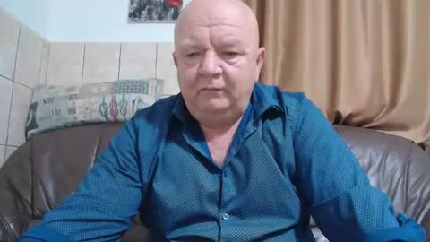 Snapshot of fullballs6 chatting on December 17, 3:17 am fullballs6 online show from December 17, 3:17 am