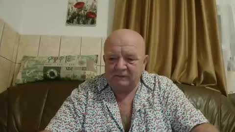 Snapshot of fullballs6 chatting on October 9, 2:05 am fullballs6 online show from October 9, 2:05 am