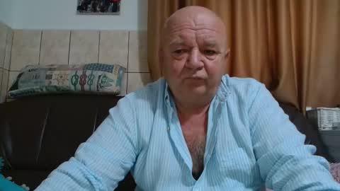 Snapshot of fullballs6 chatting on December 5, 7:05 am fullballs6 online show from December 5, 7:05 am