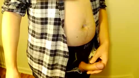 Snapshot of funstr8guy909 chatting on October 16, 1:35 am funstr8guy909 online show from October 16, 1:35 am