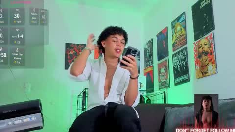 Snapshot of gaeloconner chatting on October 4, 3:33 am Gael Conner online show from October 4, 3:33 am