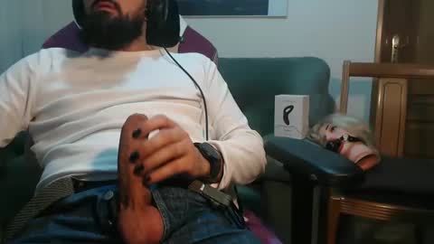 Snapshot of gag0nmyc0ck chatting on December 25, 7:24 am your master online show from December 25, 7:24 am